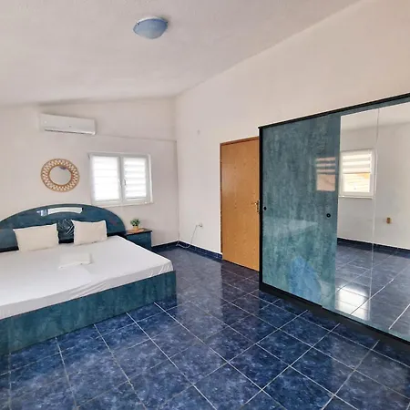 Apartment Dusper